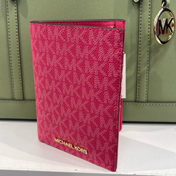 Michael Kors Jet Set Travel Passport Wallet
Electric Pink Signature NWT - Picture 2 of 16